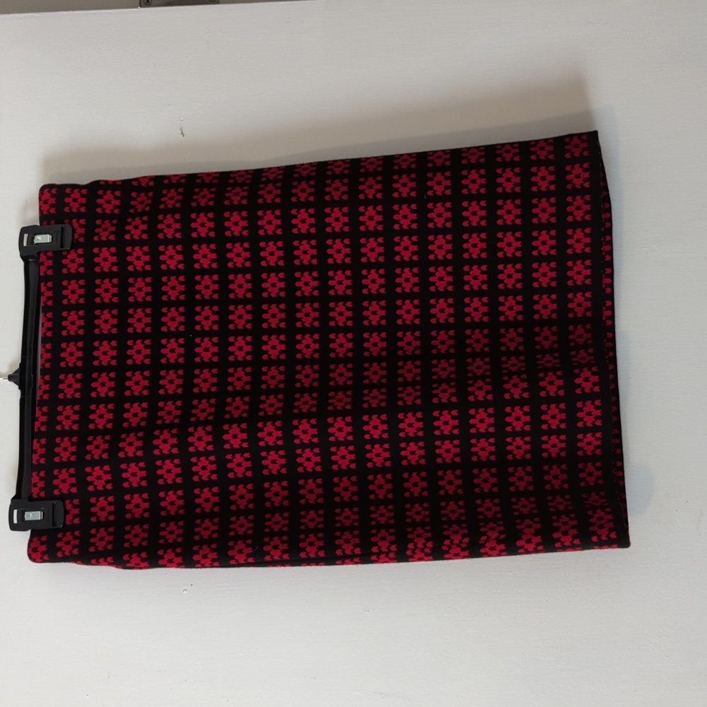 Pattern pencil skirt